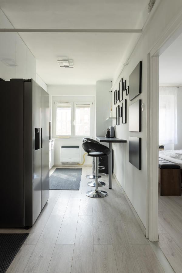 Smart Square With Free Parking Appartement Debrecen Buitenkant foto