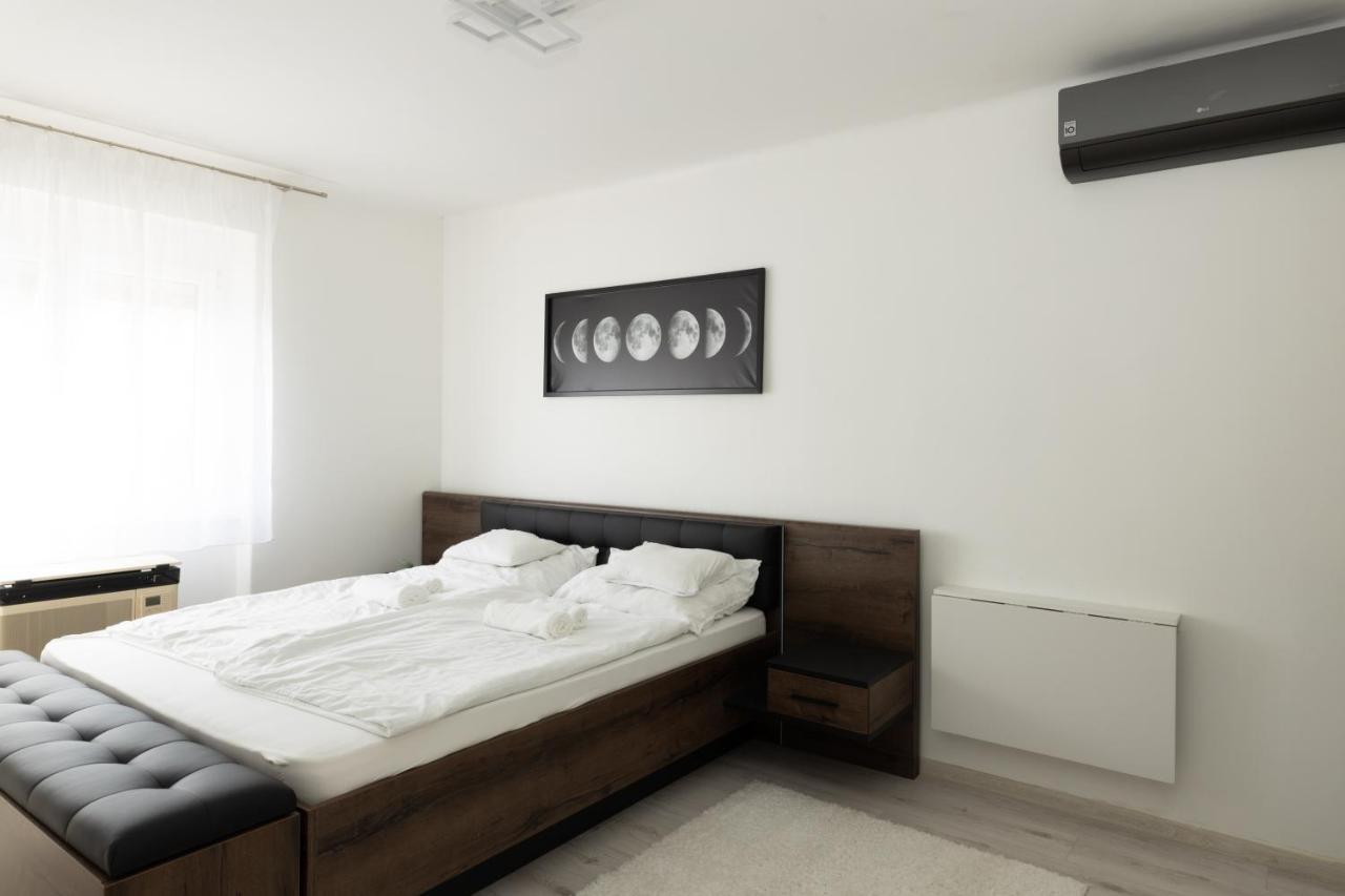 Smart Square With Free Parking Appartement Debrecen Buitenkant foto