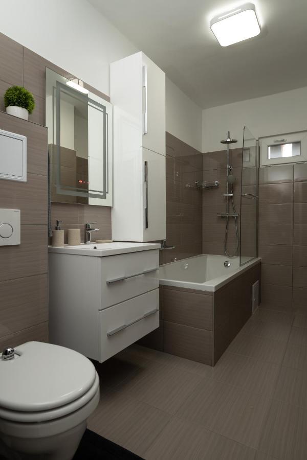 Smart Square With Free Parking Appartement Debrecen Buitenkant foto